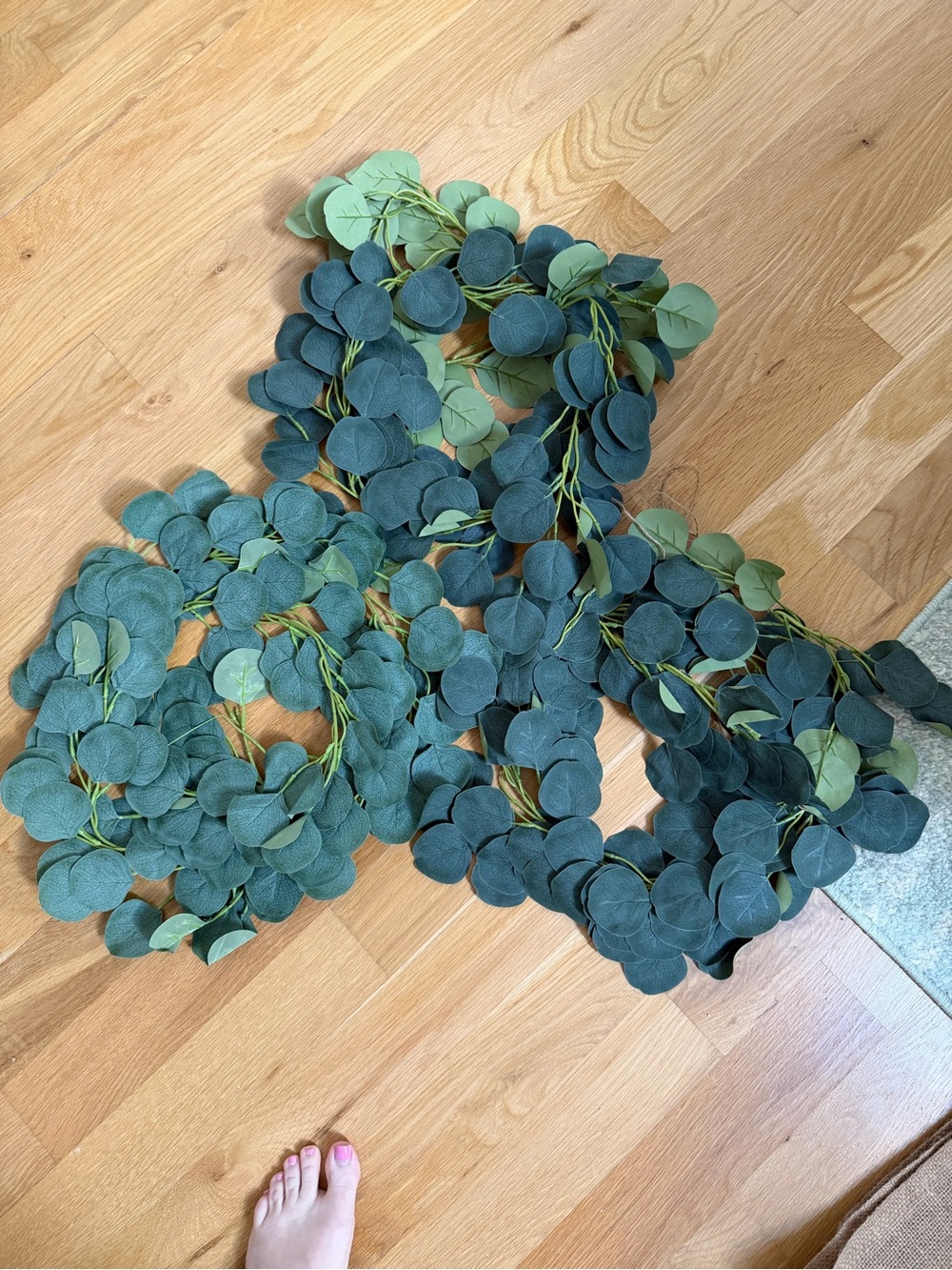 Eucalyptus Leaf Garland - Dark Green